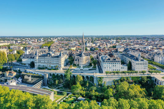 Vista aérea elevada del Boulevard des Pyrénées, Pau, Archivo descargable