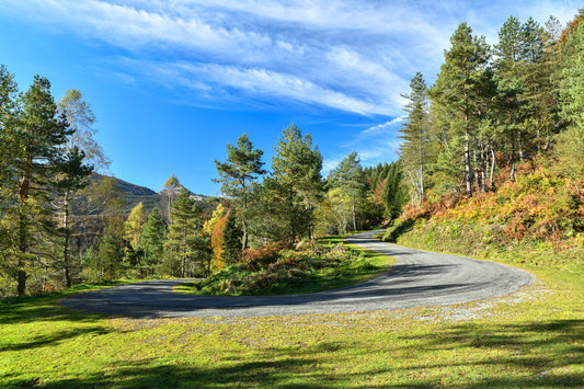 Hairpin bend in a mountain road in autumn - Photo to download