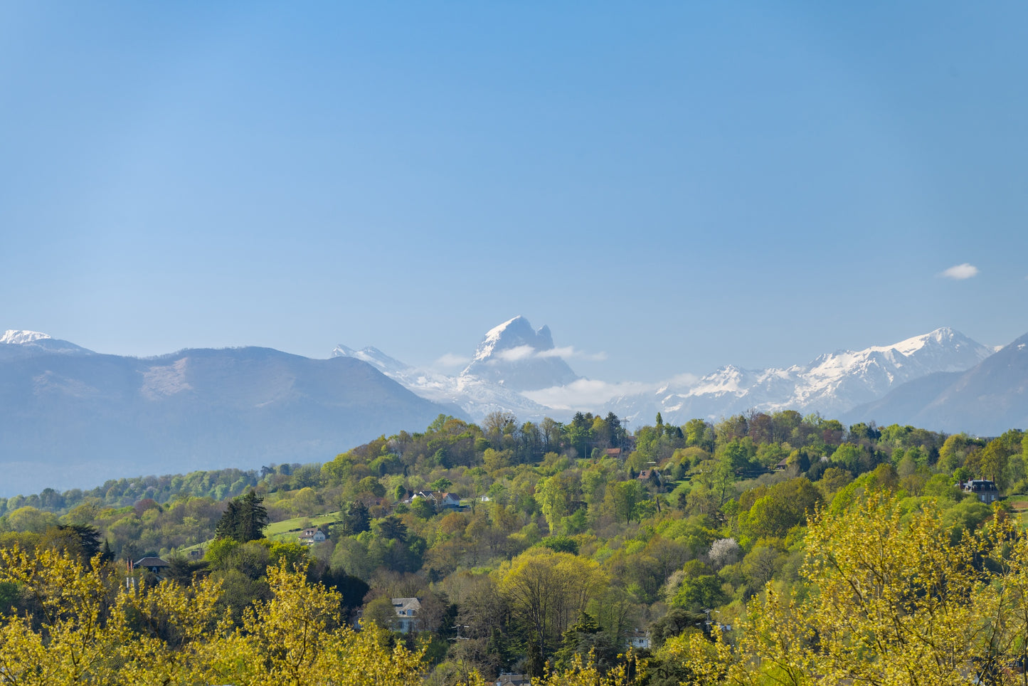 Vue de l'Ossau enneigé depuis le boulevard des Pyrénées à Pau - Fichier à télécharger