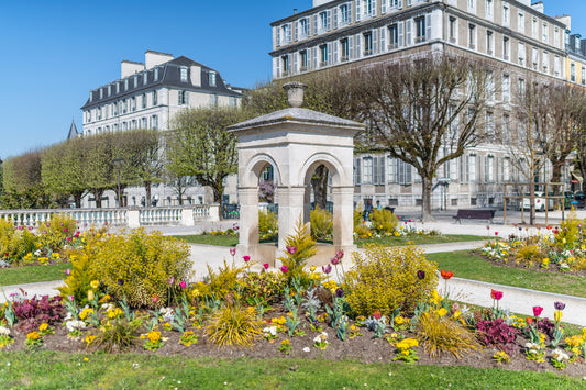 Downloadable photo of the Vigny fountain and the Boulevard des Pyrénées